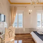 Olivia Luxury Split
