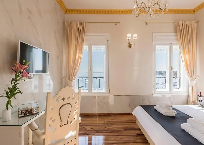 Olivia Luxury Split