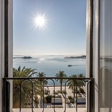 Olivia Luxury Split