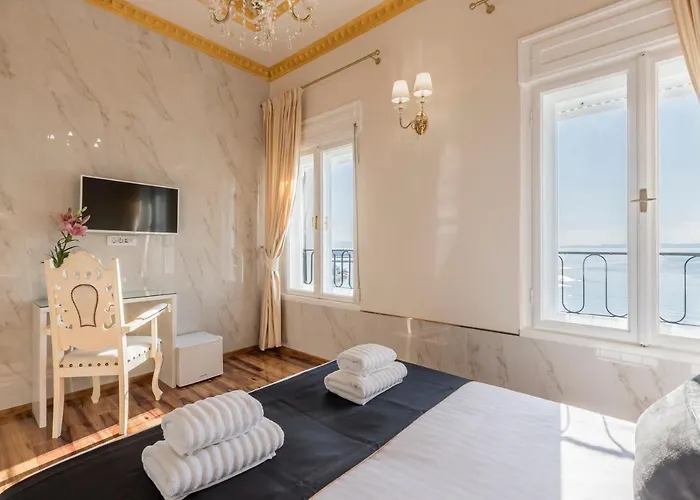 Olivia Luxury Nocleg ze śniadaniem 3*
